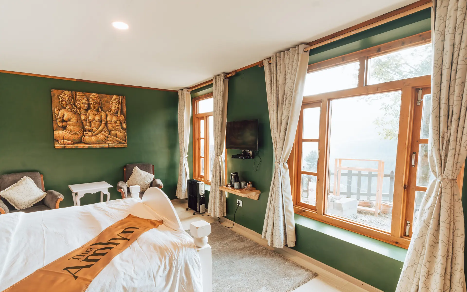 The Amlyn (Couple Suites)
