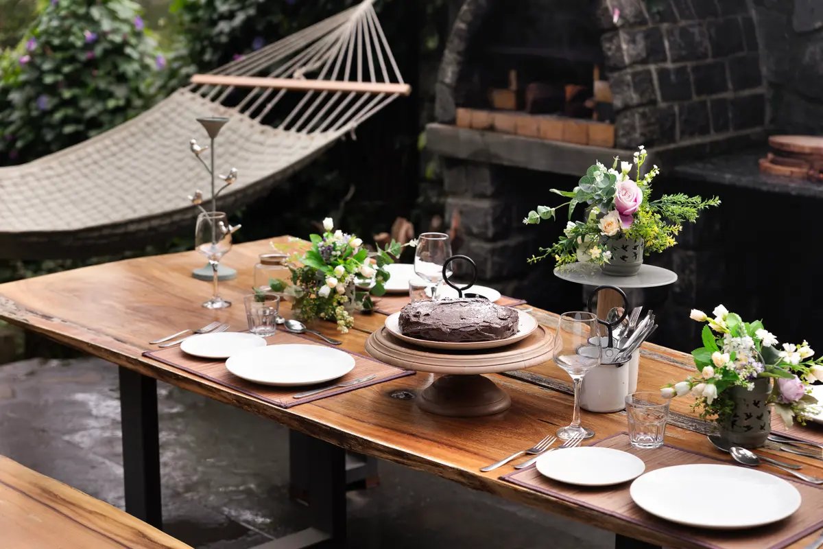 Indulgent and flavourful dishes, wood-fire pizzas and precious moments awaits you