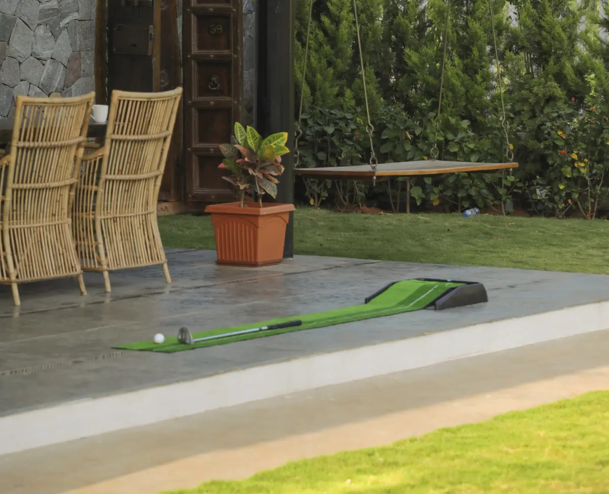 Anytime is golf time! Test your skills with a mini putting green on the backyard. 