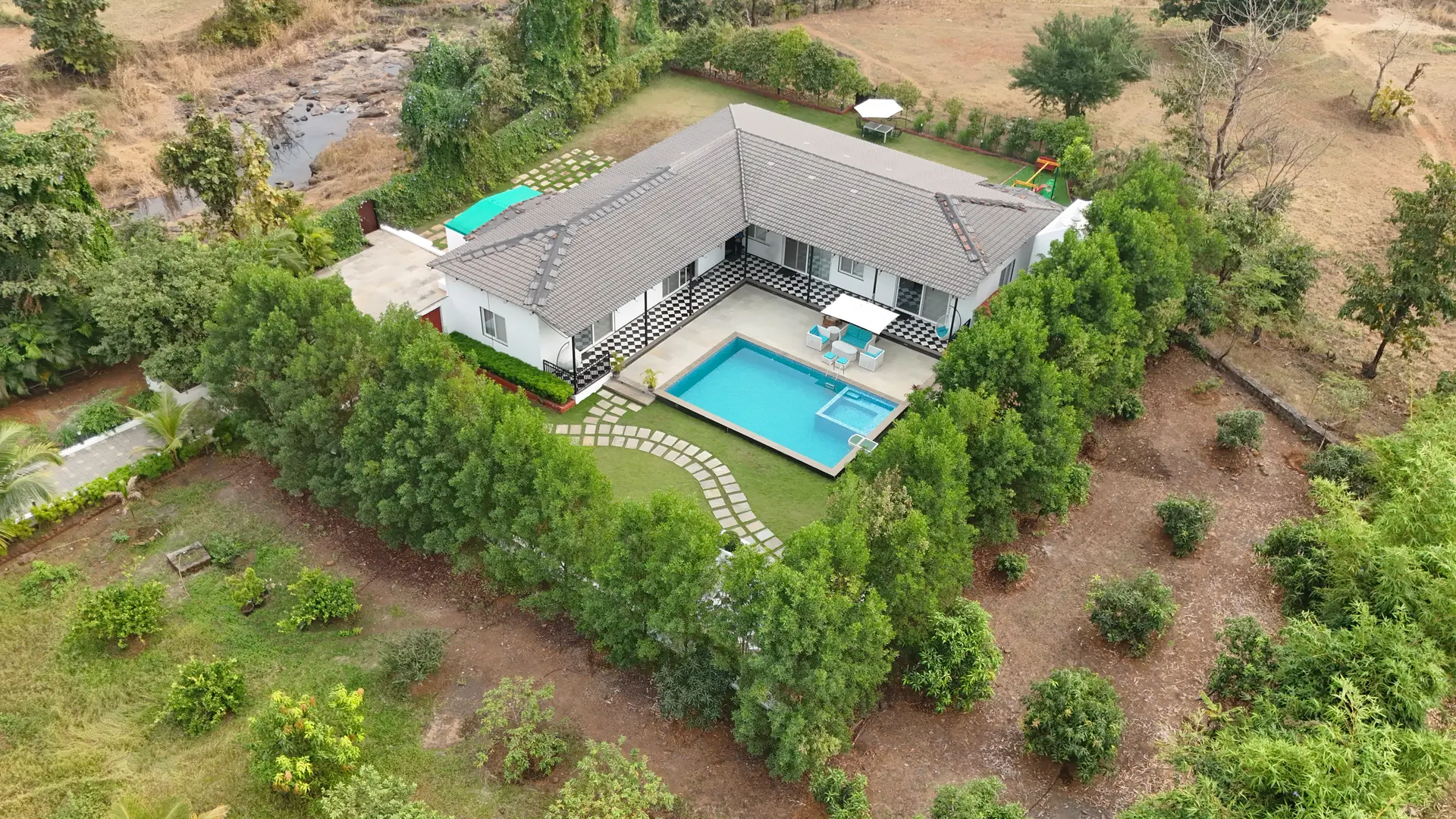 Image 5 of the property