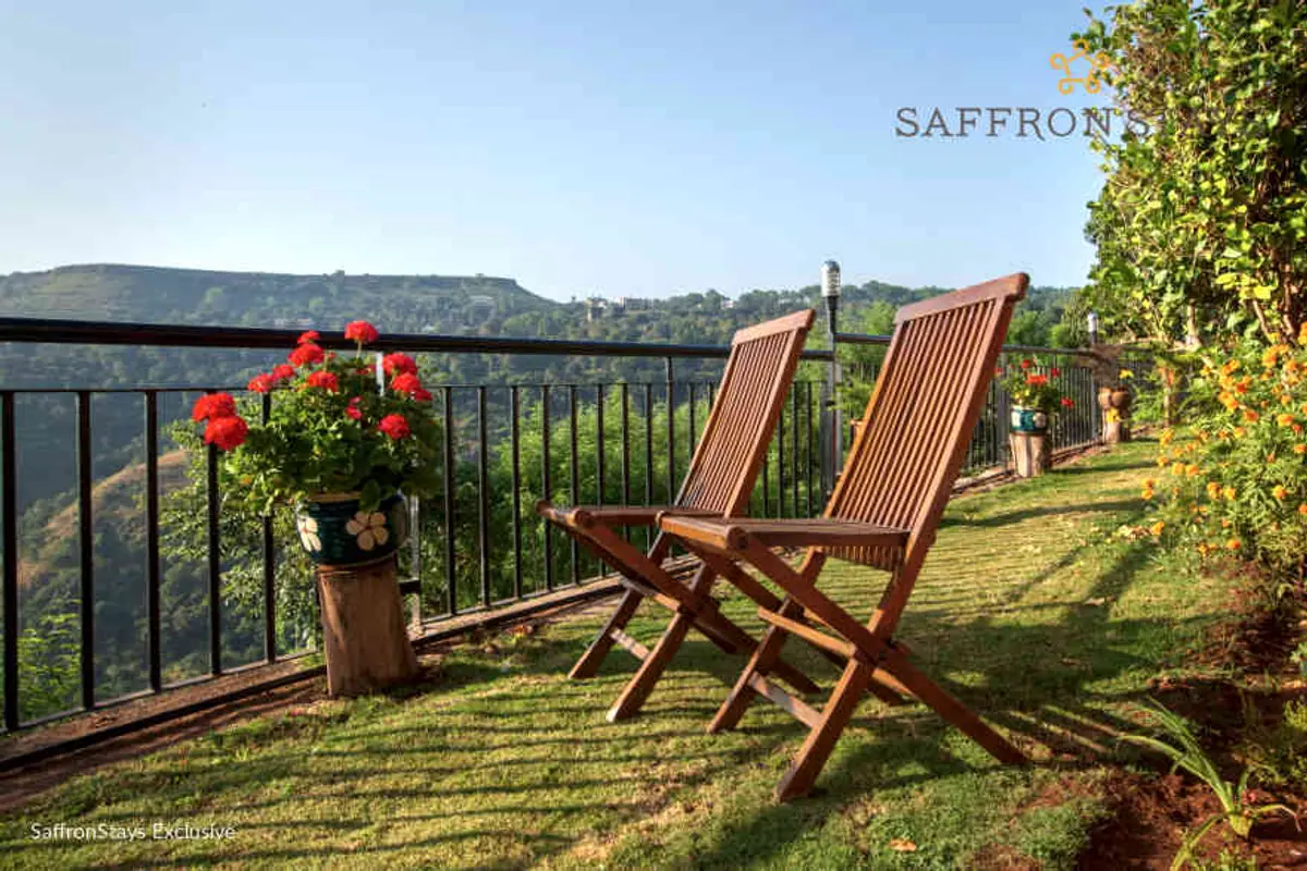 You can catch views of the Nagewadi dam catching the rays of the sun, birds flitting around and the shuffling hooves of cattle as you look down over the valley to the east from the open deck.