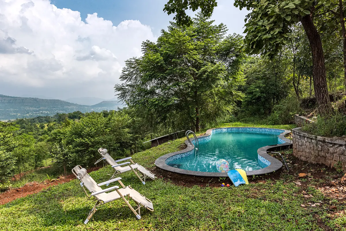 Surrounded by greens and valley views, the infinity pool here will give you a taste of being in a secluded Bali villa. 