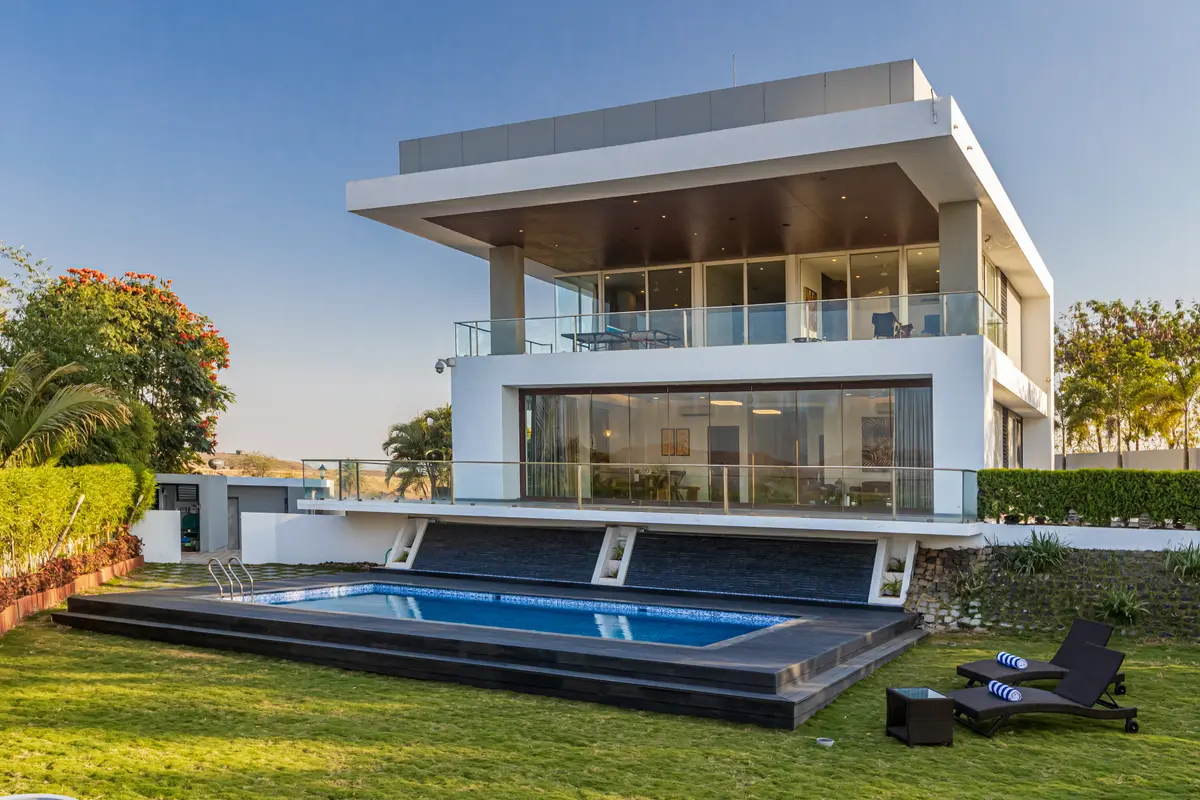 Feel right at home in this warm and cosy 3-bedroom pool villa packed with comfort and luxury.