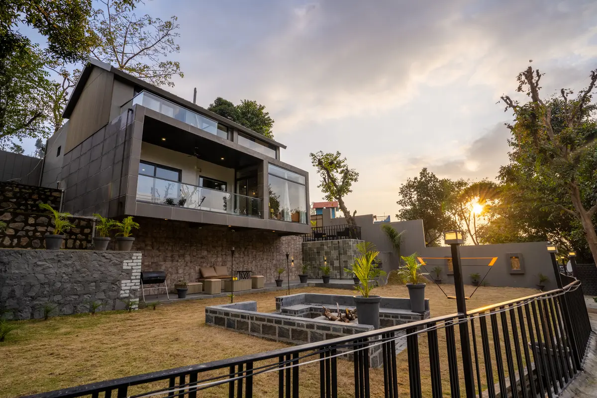 This minimalist 2-bedroom is nestled amidst nature and perfect for a long leisurely stay. 