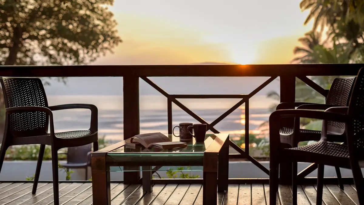 Lounge on the porch as the dulcet sound of the waves renders a perfect romantic ambience complimented by the last gilded light of the setting sun.