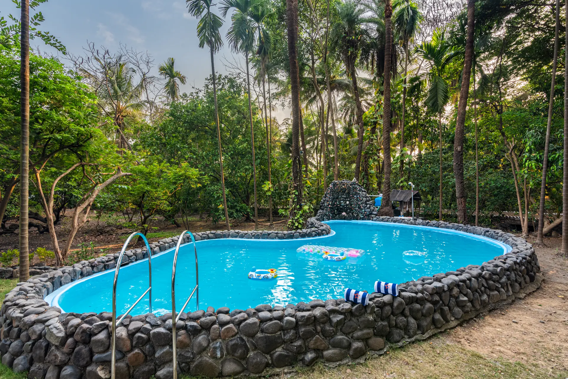 Chikoo Wadi - Palghar, Maharshtra
