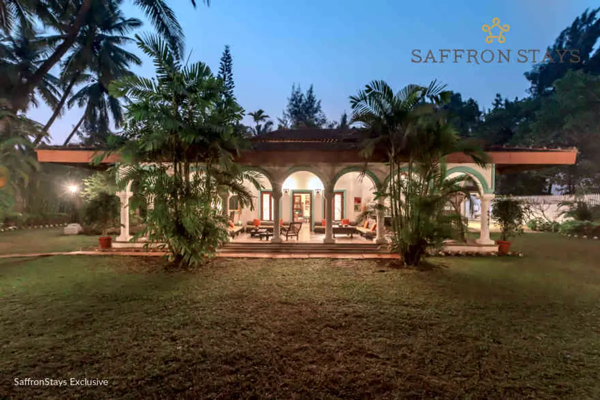End your day under the twinkling stars as the green lawns bid you to lie awake and stargaze.