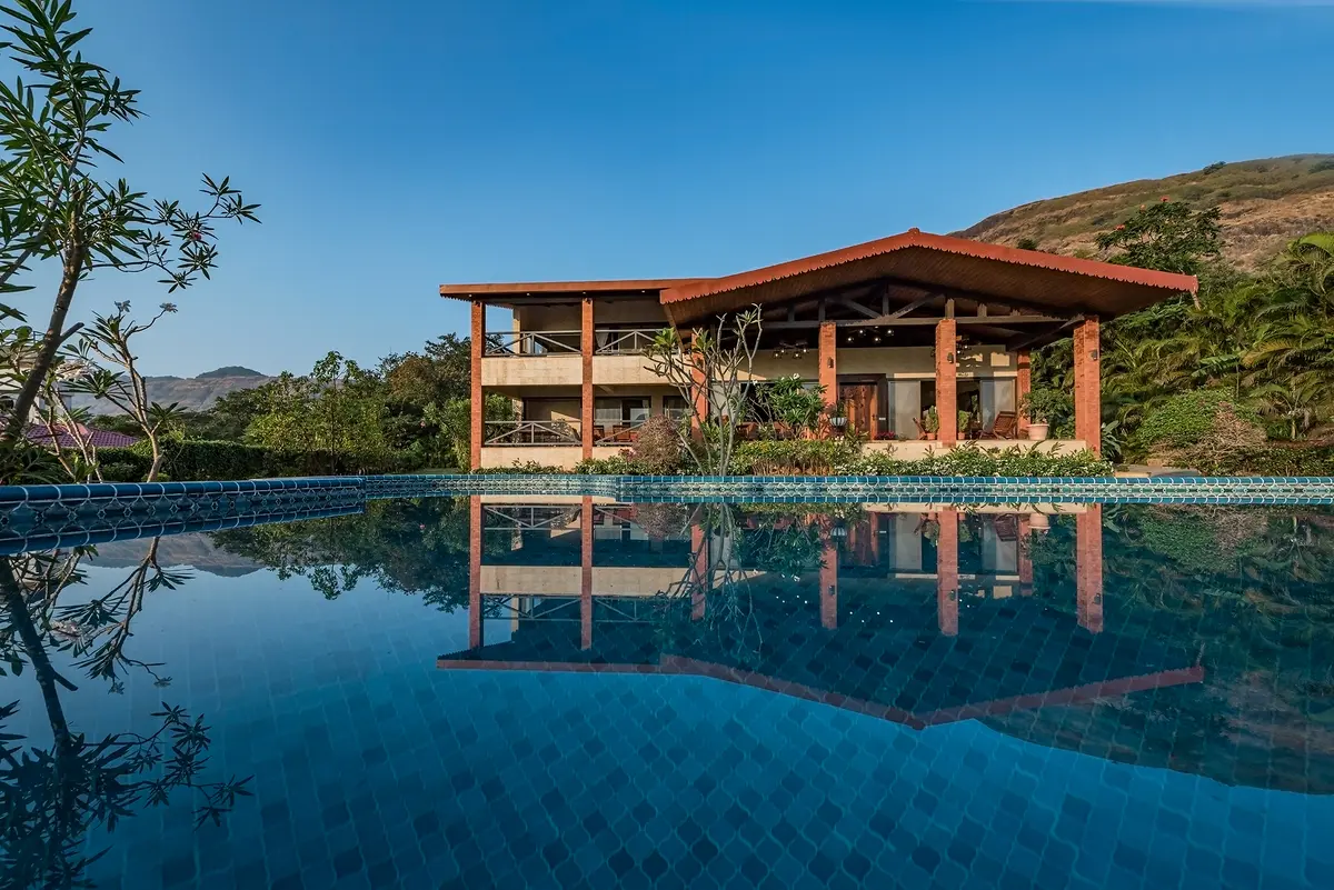 Find yourself lounging in the pool, sip on your favourite cocktail and feel rejuvenated!