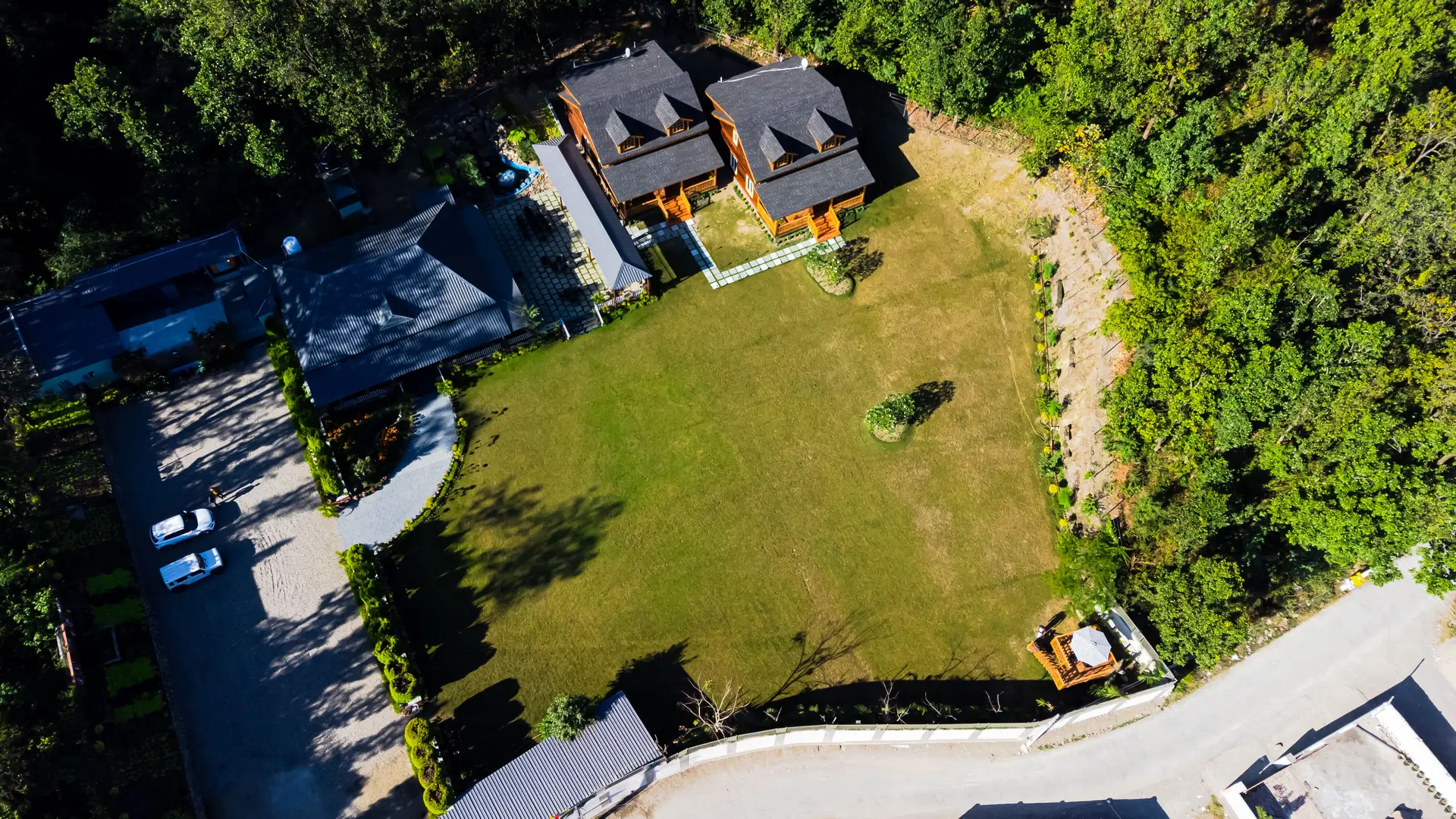 Image 19 of the property