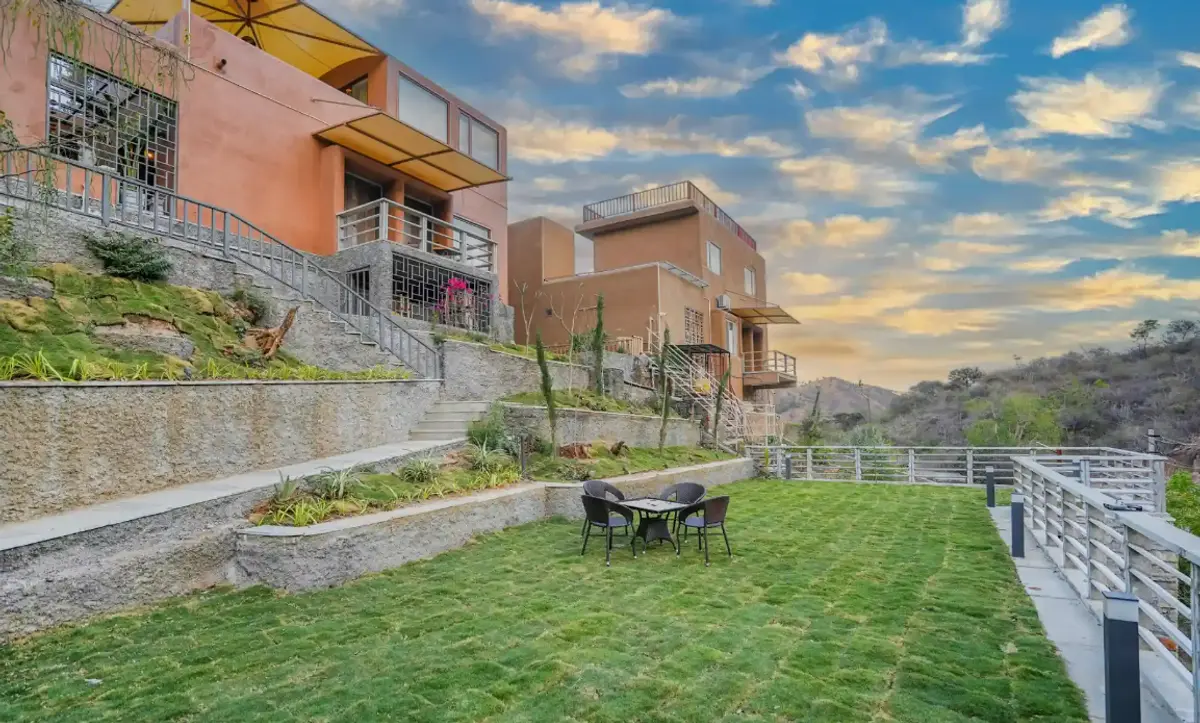 Tranquil garden, escape the city