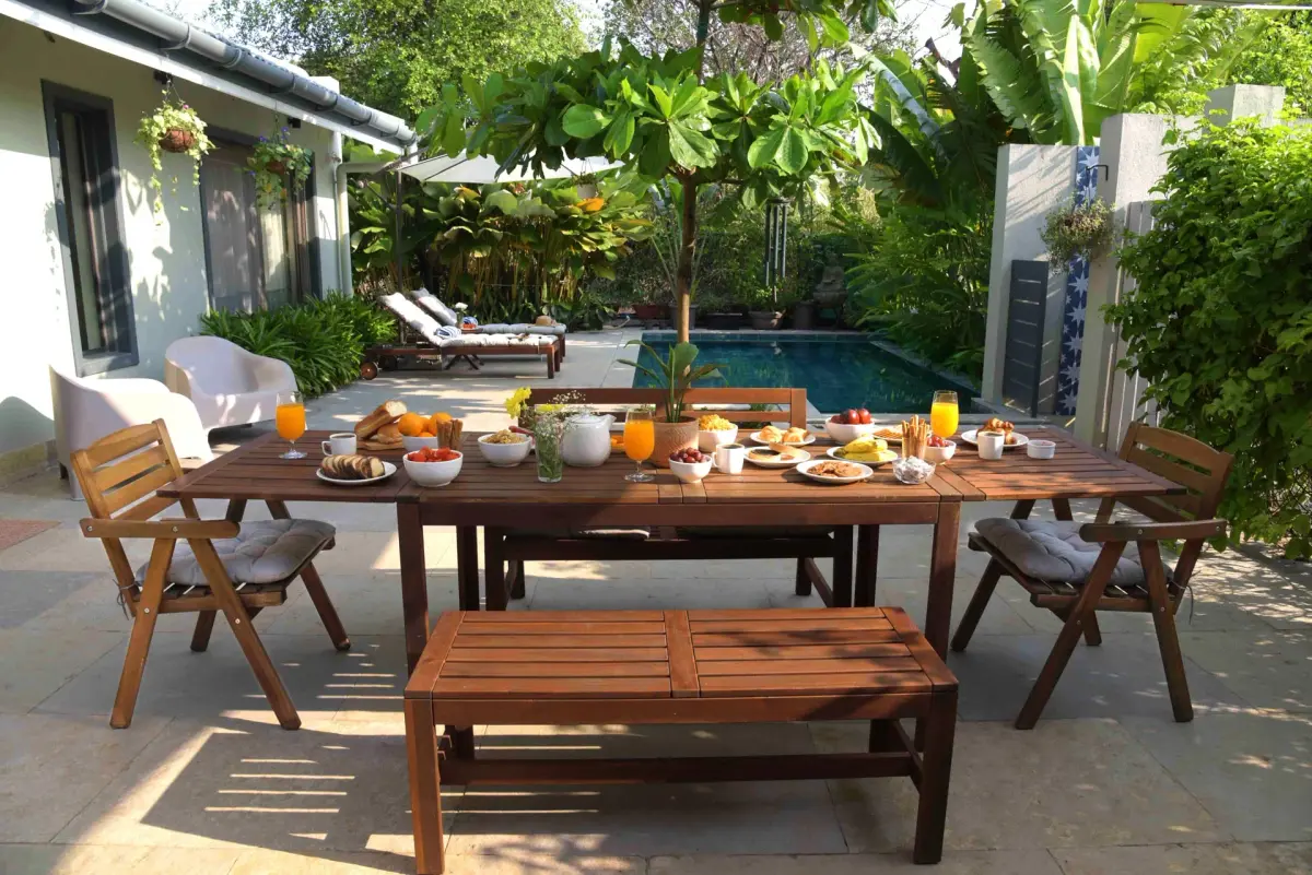 Savour delicious meals with a peaceful outdoor dining experience