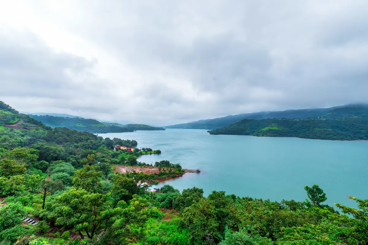 The breathtaking views of Varasgaon Dam are bound to leave you captivated.