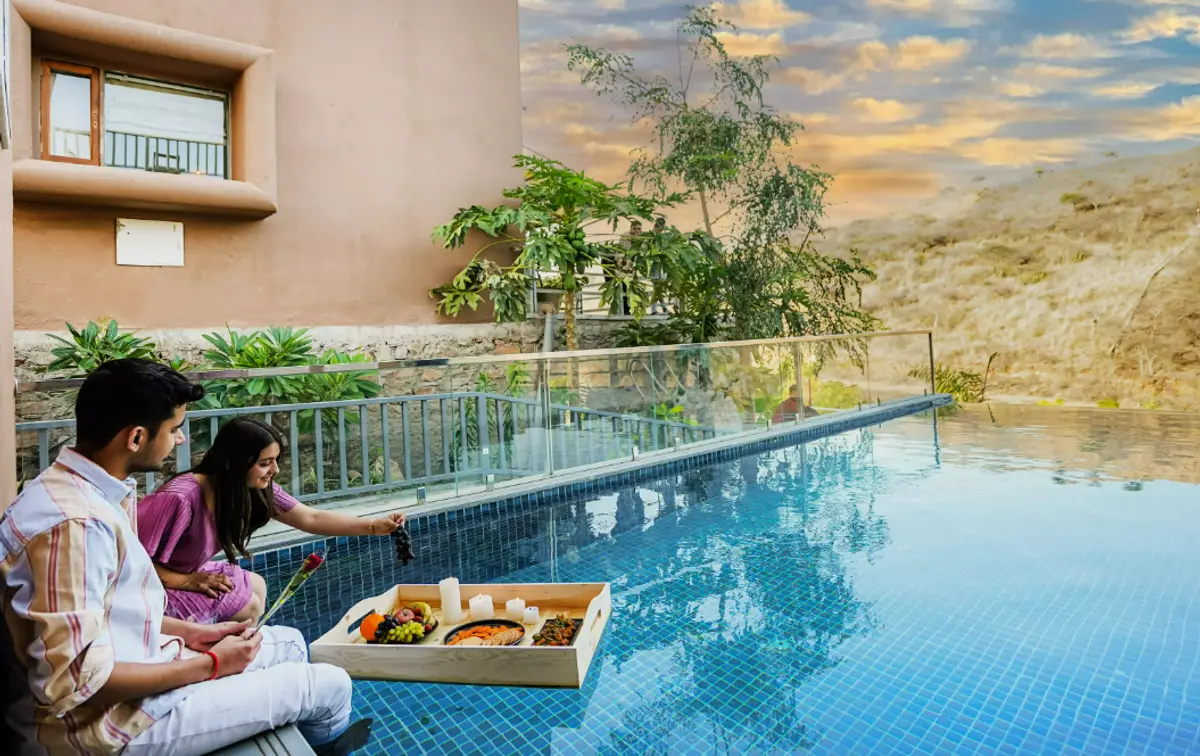Poolside relaxation, enjoy the sun