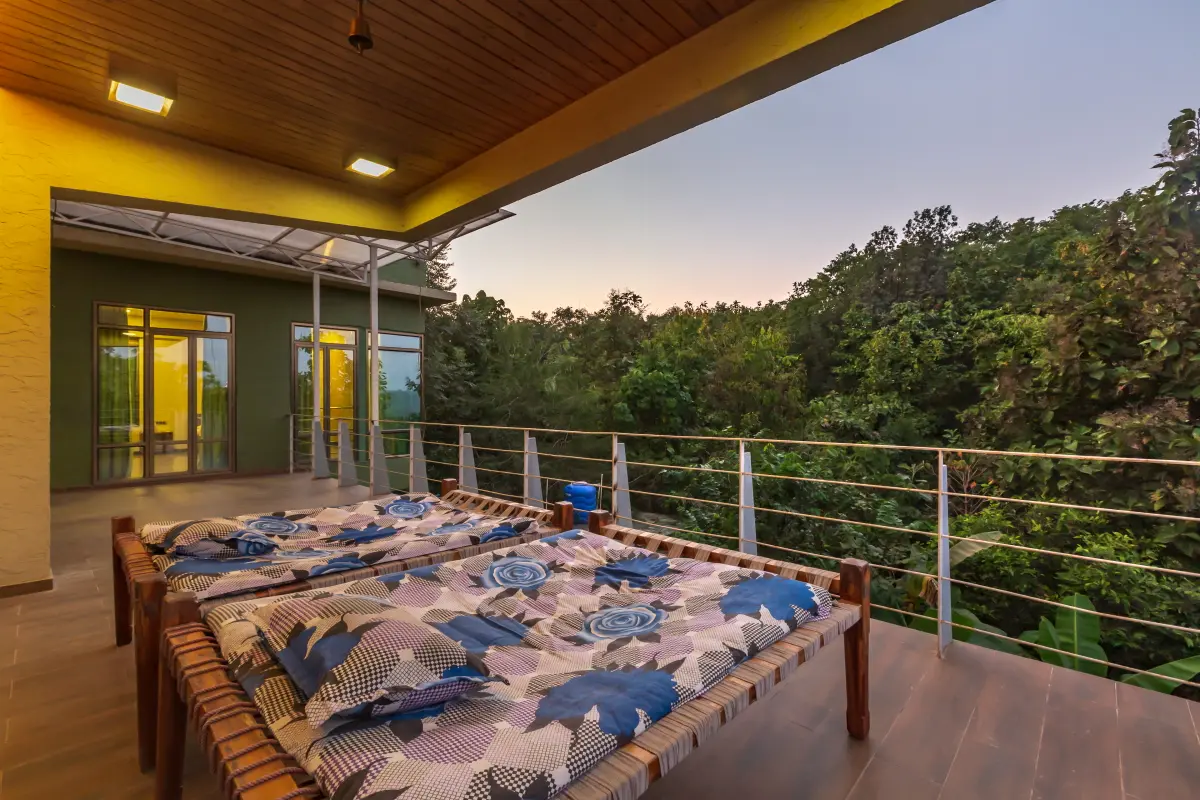 Enjoy those midnight chit- chat sessions with your group.
