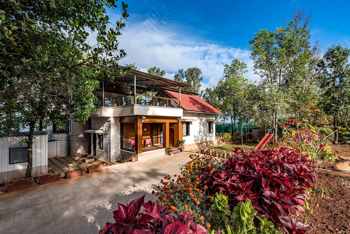The gorgeous 4 bedroom villa makes for an ideal workation stay during a trip to Panchgani.
