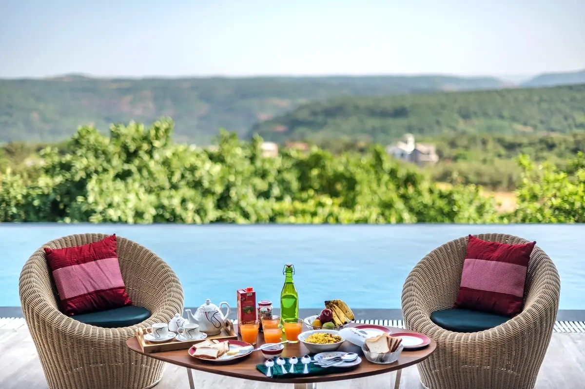 Unbridled views of Lonavala valley from an infinity pool? 