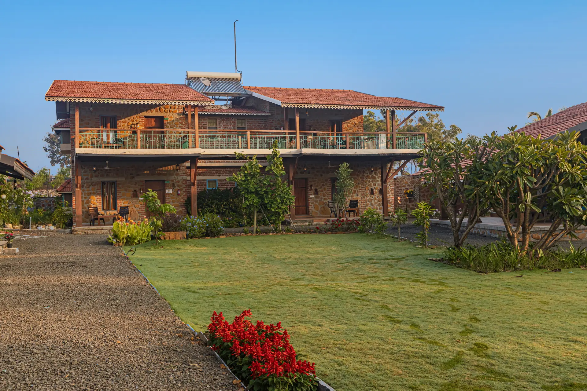  Lake House (8 Bedroom Entire Estate)