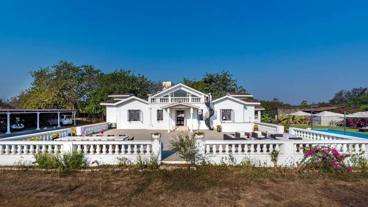 An uber-luxe getaway nestled in the heart of Alibaug.