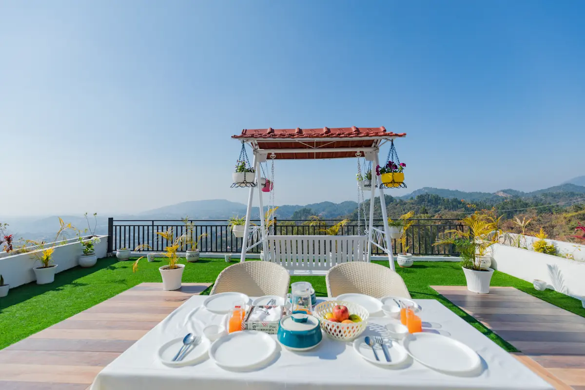 Enjoy scrumptious meals amidst breathtaking mountain views