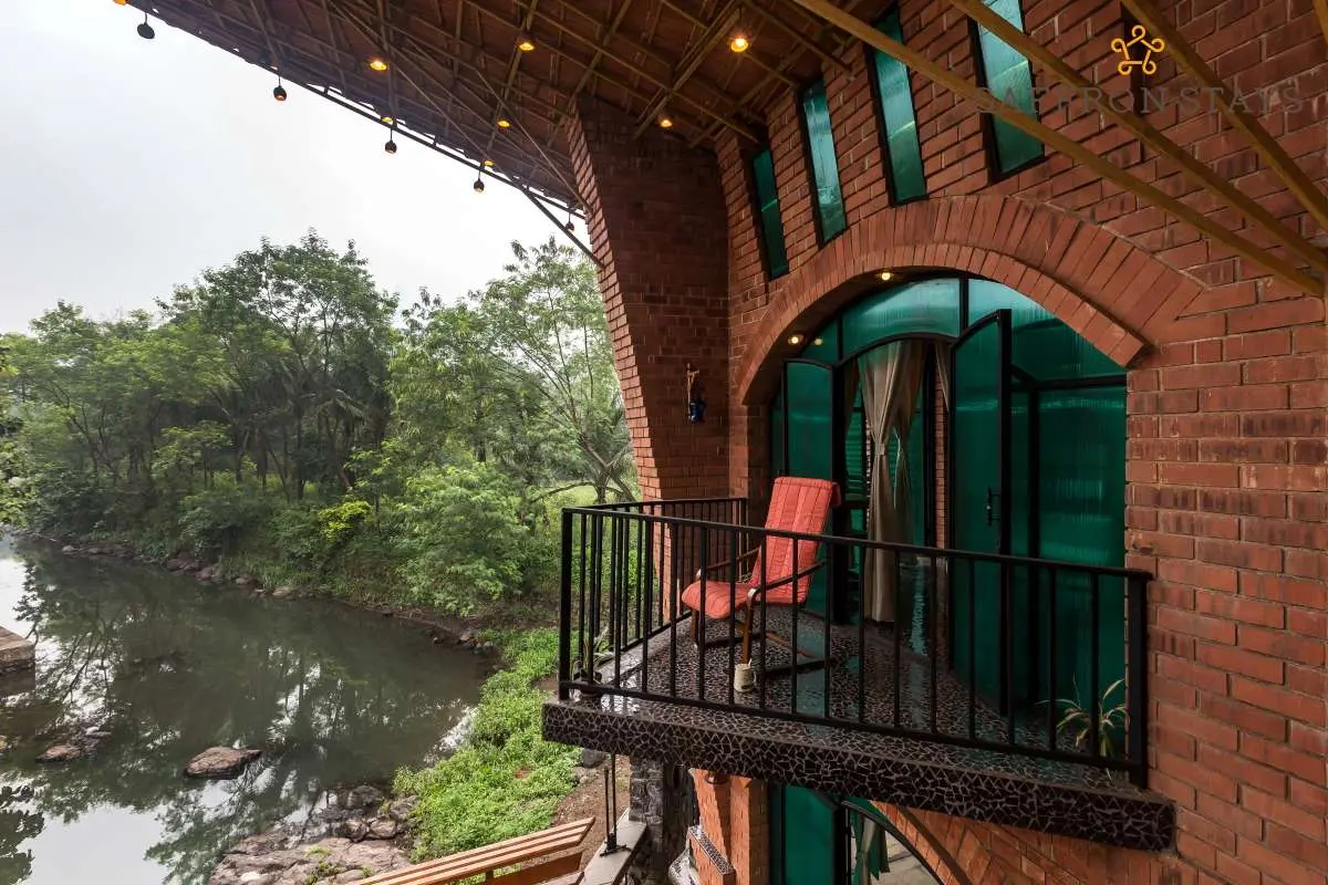 The exposed-brick home has a gravity-defying overhanging
roof, illuminated by the light of a hundred lamps.