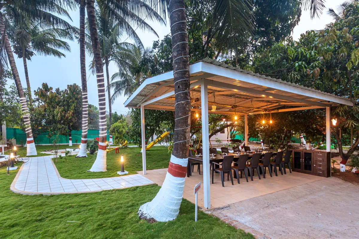  Situated right in the middle of this villa, the outdoor dining area is where memories of a kind are woven. 