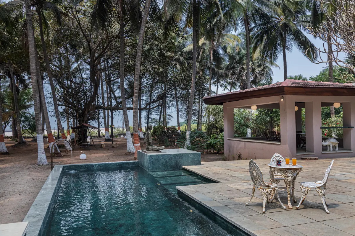 A swim in the sea or in the private pool? The choice is yours!