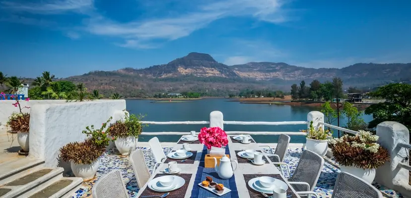 KAIROS Greek Village (12 bedroom entire estate), villas in Karjat