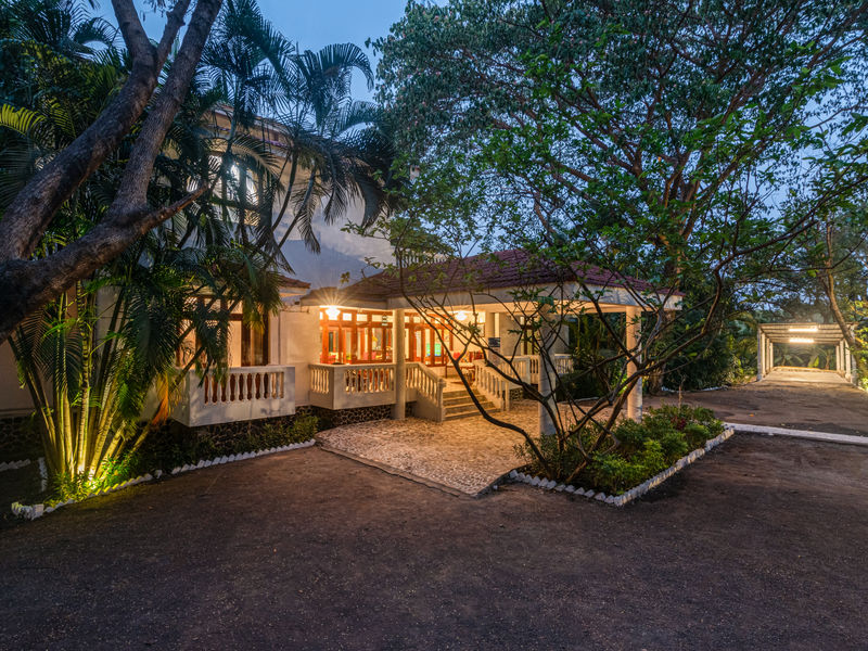 Chikoo Wadi - Palghar, Maharshtra