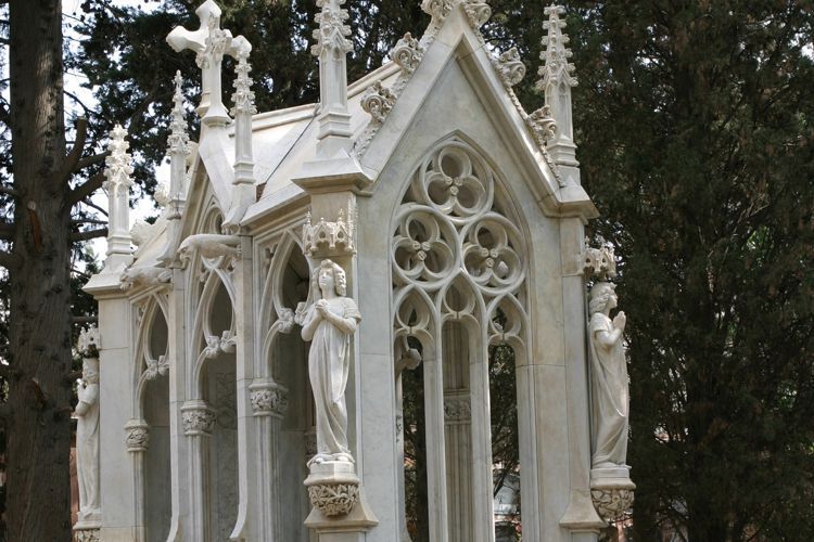Visita guiada y taller de sketching en el Cementerio de Sarrià