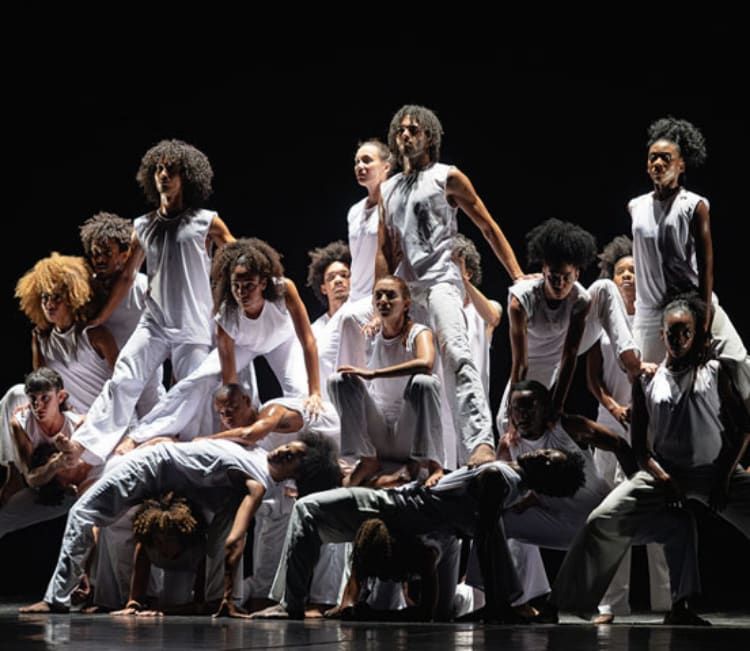Danza Contemporánea: Del Suelo al Techo