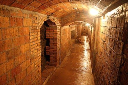 Les Entranyes de Barcelona: Una Ruta Subterrània