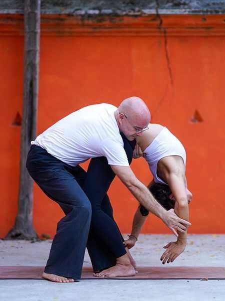 Ashtanga Vinyasa: Ritual de Moviment a la Ciutat
