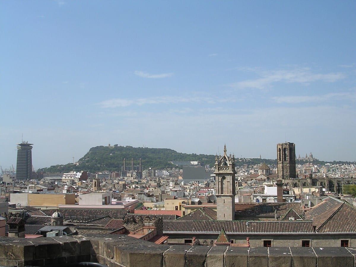 Montjuïc: La Fortaleza que Vigila Barcelona