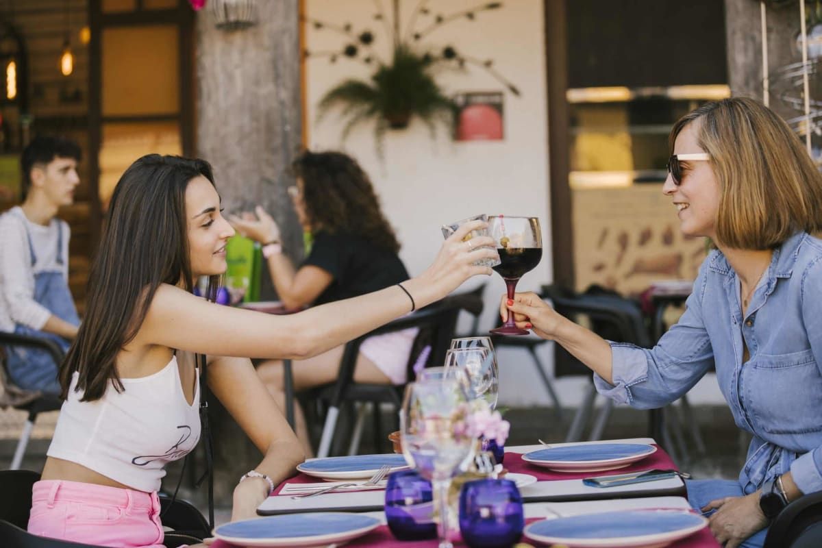 Poble Espanyol: Raíces Arquitectónicas y Vermut en el Barrio