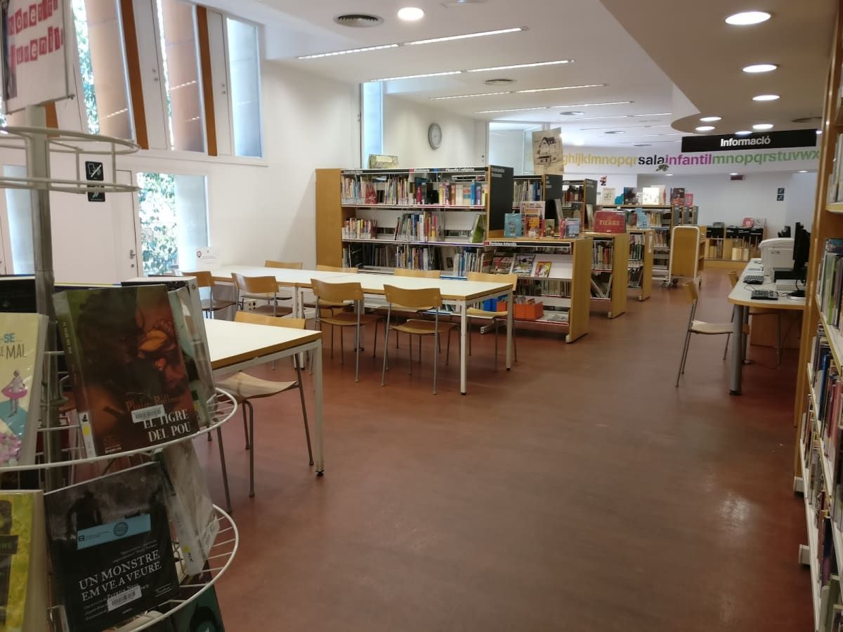 Biblioteca Vila de Gràcia - Rosa M. Arquimbau 2