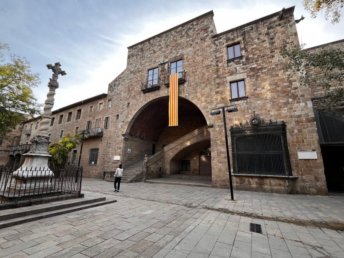 Edifici de l'Antic Hospital de la Santa Creu 3