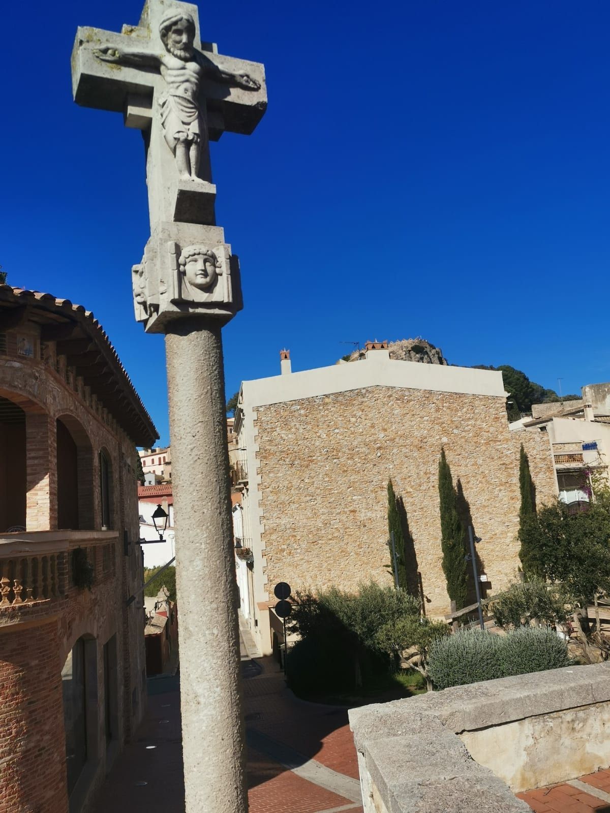 Plaça de Pella i Forgas 3