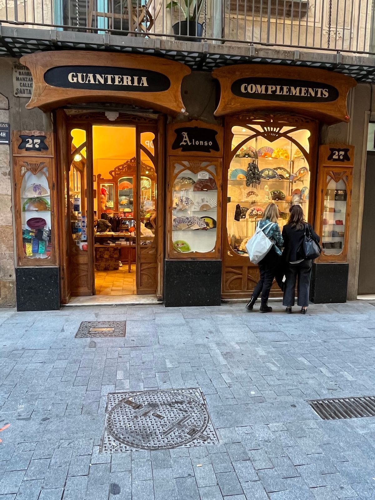 GUANTERIA PERFUMERIA MAÑOS 1