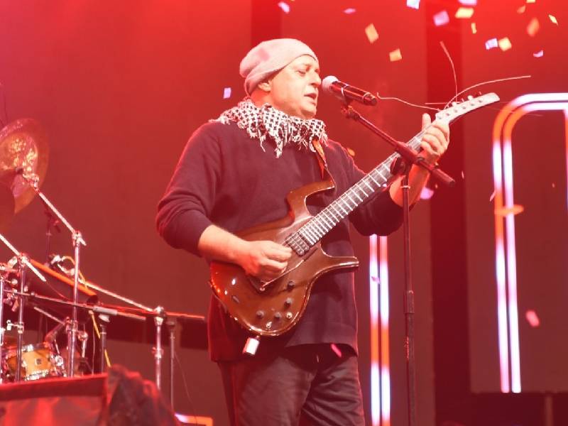 Ali Azmat performance gallery image 3