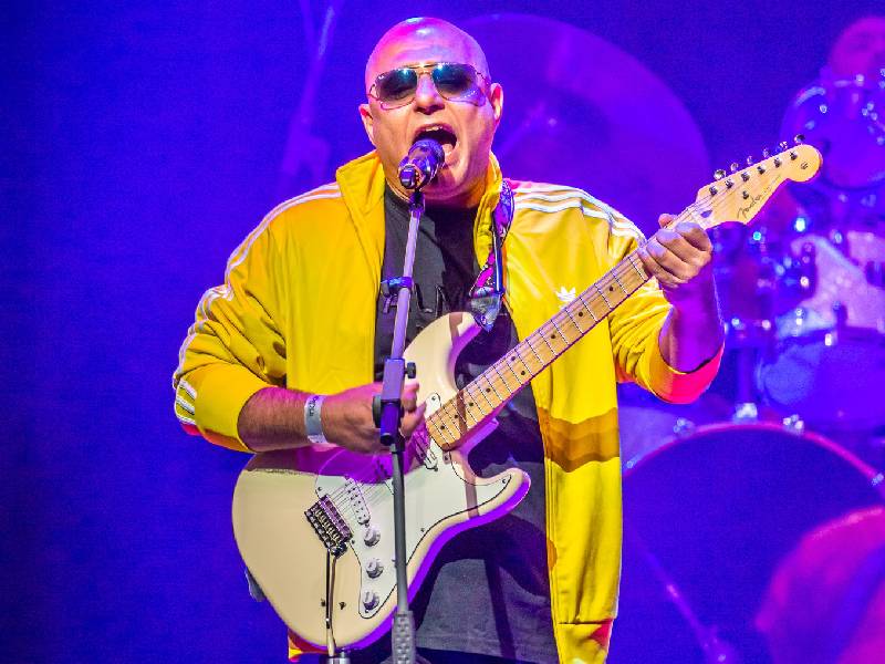 Ali Azmat performance gallery image 4