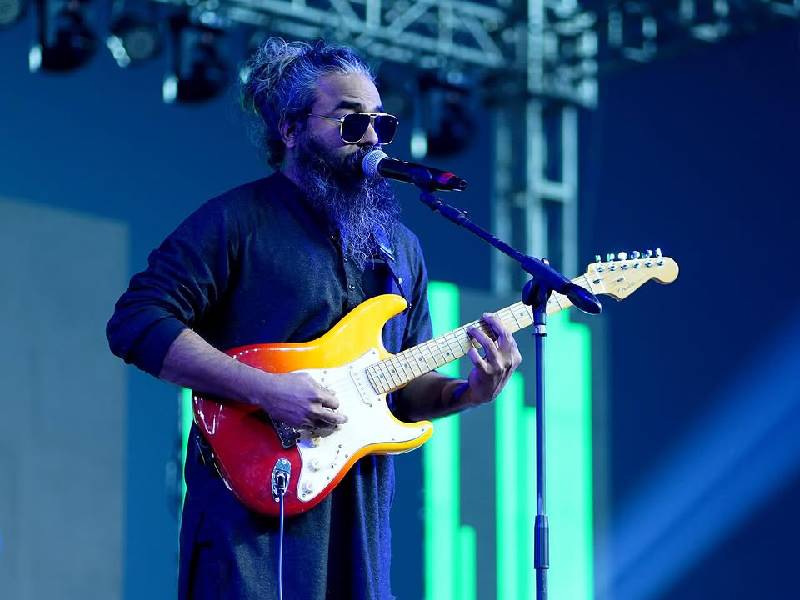 Asrar performance gallery image 4