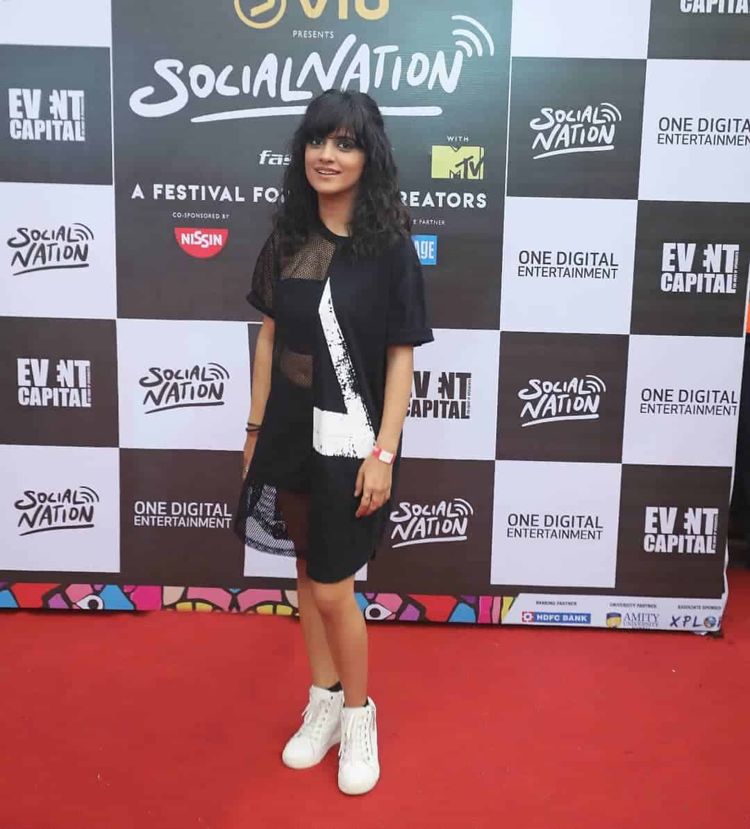 Jasleen Royal performance gallery image 2