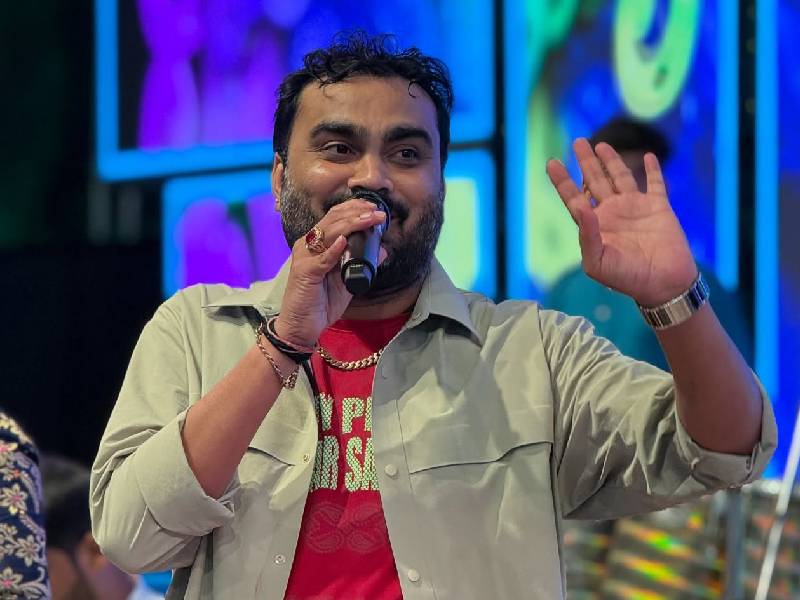 Jignesh Kaviraj performance gallery image 2