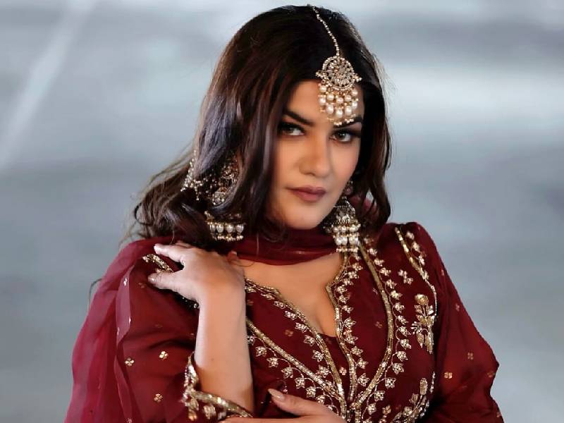 Kaur B performance gallery image 2
