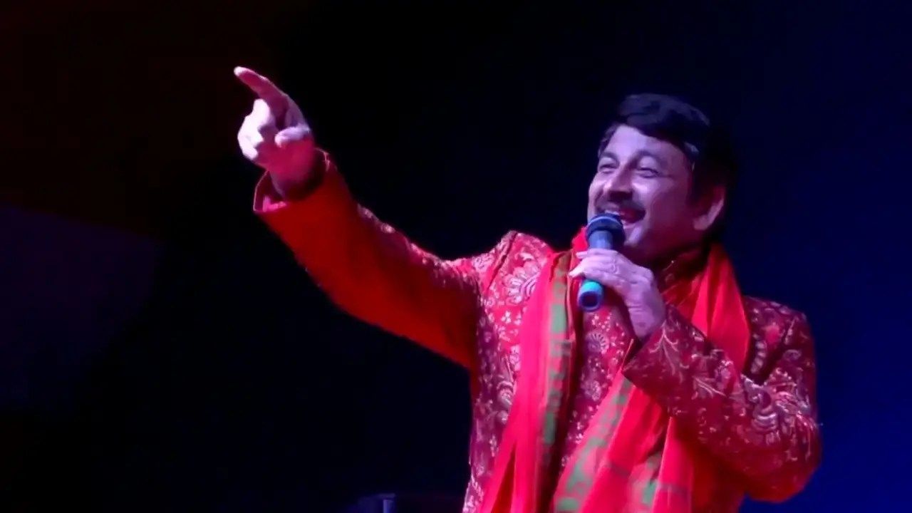 Manoj Tiwari performance gallery image 2