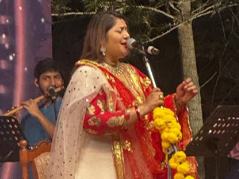 Runa Rizvi performance gallery image 2
