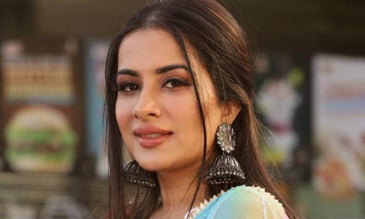 Sara Gurpal — Singer profile photo