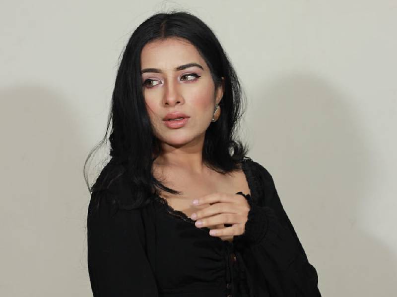 Sara Gurpal performance gallery image 4