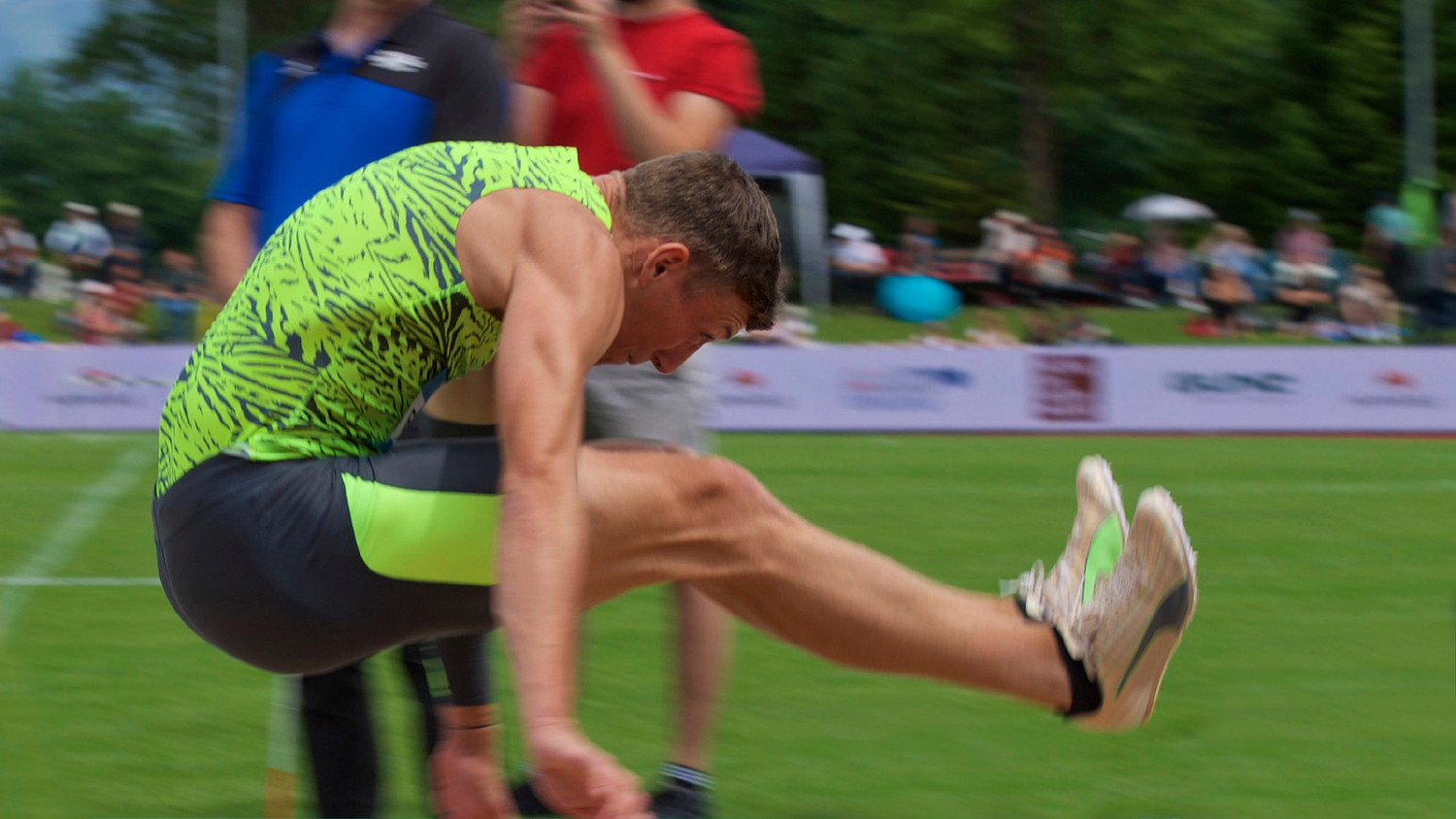  With 8.45 meters, Simon Ehammer from Switzerland set a long jump world record within a decathlon in Götzis 2022. 