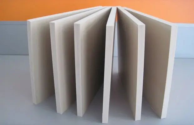 gia-tam-nhua-pvc-cung-kich-thuoc-chuan-2